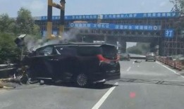 南昌爆料车祸新闻视频,多车连环相撞！