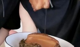 吃瓜网红小杨哥视频,揭秘网红小杨哥吃瓜视频背后的热点事件