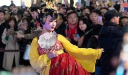 女子爆料不倒翁视频,揭秘不倒翁视频背后的惊人真相