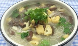 鸭血粉丝爆料怎么做的视频,揭秘网红美食的制作秘诀